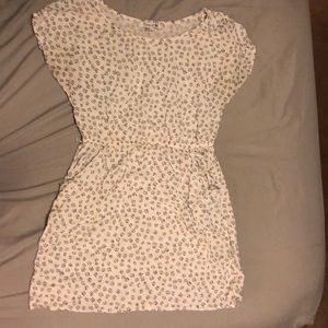 cute black and white dress. It has POCKETS!